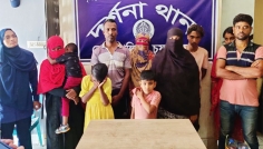 সীমান্তে আটক ১০ বাংলাদেশিকে পরিবারের কাছে হস্তান্তর
