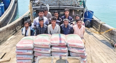 পাচারকালে সিমেন্টবোঝাই দুটি বোটসহ ২০ জনকে আটক করেছে নৌবাহিনী  