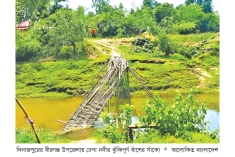 ভাঙা সাঁকোতে জনজীবন স্থবির  