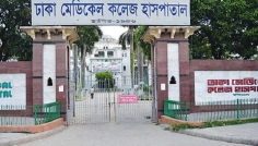 ৬ দাবিতে ঢাকা মেডিকেলের ইন্টার্ন চিকিৎসকদের অনির্দিষ্টকালের কর্মবিরতি