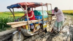 সিরাজগঞ্জে আড়াই কিলোমিটার সড়কের বেহাল অবস্থা, জনদুর্ভোগ
