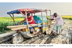 সড়কের বেহাল দশায় জনদুর্ভোগ  