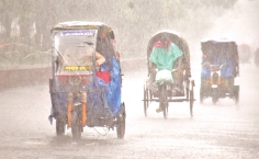 বৃষ্টিতে রাজধানীতে স্বস্তি  