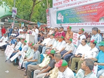 জাতীয় প্রেসক্লাবের সামনে মানববন্ধন  