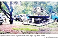কুষ্টিয়ার পালকি চত্বরে গ্যারেজ, ক্ষুব্ধ শহরবাসী  