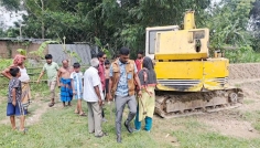 গোয়ালন্দে অবৈধ মাটি কাটার বিরুদ্ধে অভিযান, এক্সকাভেটর জব্দ