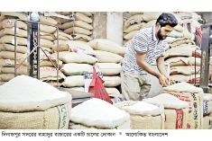 দিনাজপুরে চালের দাম কেজিতে বাড়ল ছয় টাকা  