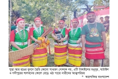 হারিয়ে যাচ্ছে গারোদের ঐতিহ্যবাহী পোশাক ‘দকমান্দা’  