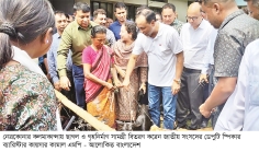 ১০০ পরিবারে ছাগল ও গৃহনির্মাণ সামগ্রী বিতরণ 