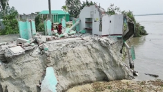 যমুনার ভাঙনে বিলীন ঘরবাড়ি-জায়গাজমি, মানবেতর জীবন চরবাসীর