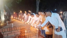জাবিতে জুলাইয়ের প্রথম প্রহরে শহীদদের স্মরণে মোমবাতি প্রজ্বলন