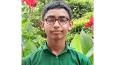 বই হাতে স্বপ্নবাজ কিশোর, গ্রামে ছড়াচ্ছে জ্ঞানচর্চার আলো