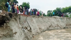 যমুনায় পানি বৃদ্ধি, ভয়াবহ ভাঙনে নদীগর্ভে বিলীন ঘরবাড়ি