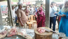 পচা গরুর মাংস বিক্রি, ব্যবসায়ীকে ২০ হাজার টাকা জরিমানা