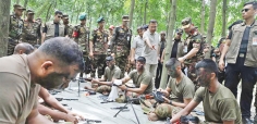 প্রধানমন্ত্রী কর্তৃক সেনাবাহিনীর গ্রীষ্মকালীন প্রশিক্ষণ পরিদর্শন  