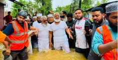 চট্টগ্রামে বন্যাদুর্গত মানুষের পাশে দাঁড়ালেন জামায়াত আমির