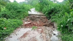 দামুড়হুদায় ভারী বৃষ্টিতে সড়ক ধস, বিচ্ছিন্ন দুই গ্রামের যোগাযোগ
