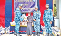 সেন্টমার্টিনের ক্ষতিগ্রস্ত পরিবারের মধ্যে ত্রাণসামগ্রী বিতরণ করেছে বাংলাদেশ কোস্ট গার্ড  