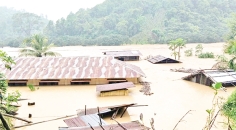 বন্যা পরিস্থিতি তীব্র আকার ধারণ করেছে  