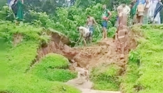 দুর্গাপুরে সোমেশ্বরী নদীর বাঁধে ভাঙন, ঝুঁকিতে ২৫ হাজার মানুষ