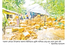 টানা বৃষ্টিতে বেলাবোতে মাটির ঘর ধসে প্রাণ গেল বৃদ্ধার  