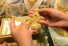 সোনার গহনার দাম আরও কমলো