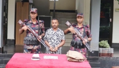 যশোর সীমান্তে বিজিবির অভিযান: রৌপ্য, মদ ও সিরাপসহ আটক ৪