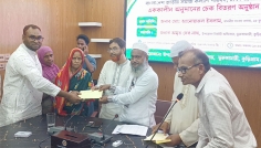 ভূরুঙ্গামারীতে অসহায়দের মাঝে চেক বিতরণ করলেন এমপি আনোয়ারুল