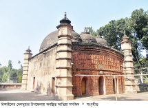 ৪০০ বছরের পুরোনো আতিয়া মসজিদ  