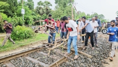 রাবি শিক্ষার্থীকে মারধর করায় ৮ ঘণ্টা রেল অবরোধ