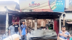 মাগুরায় বাজারে ভয়াবহ অগ্নিকাণ্ড, ৩০ লক্ষাধিক টাকার ক্ষতি