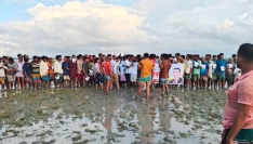 নোয়াখালীতে চাষাবাদে বাধার অভিযোগ, ট্রাক্টর ভাঙচুরের প্রতিবাদে বিক্ষোভ