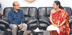 ঢাবি উপাচার্যের সঙ্গে ভারতীয় অধ্যাপকের সৌজন্য সাক্ষাৎ  