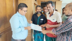 স্ট্যান্ড দখলে, সড়কেই রিকশা: সমাধান চেয়ে ফরিদপুরে স্মারকলিপি