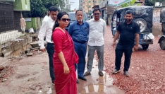 মুন্সীগঞ্জে সড়ক নির্মাণ কাজ পরিদর্শনে পৌর প্রশাসক মৌসুমী মাহবুব