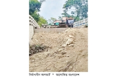 তিন বছরেও শেষ হয়নি কালভার্ট নির্মাণ  