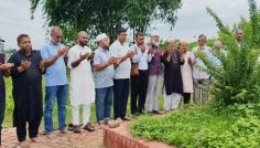 শহীদ পরিবারের সঙ্গে সাক্ষাৎ ও কবর জিয়ারত করলেন সাংবাদিক নেতৃবৃন্দ