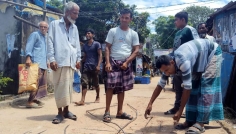 মরণফাঁদ ফরিদগঞ্জের আষ্টা বাজার সেতু, ঝুঁকি নিয়ে চলছে পারাপার