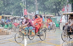 থেমে থেমে বৃষ্টি  