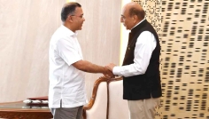 প্রধানমন্ত্রীর সঙ্গে বৈঠকে ভারতীয় হাইকমিশনার