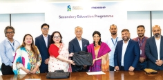 চরাঞ্চলের শিক্ষার্থীদের শিক্ষার প্রসারে ল্যাপটপ দিচ্ছে স্ট্যান্ডার্ড চার্টার্ড বাংলাদেশ