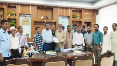 সিটি করপোরেশনের দাবিতে নোয়াখালী সাংবাদিক ইউনিয়নের স্মারকলিপি