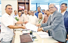 রাষ্ট্রপতি নির্বাচনে দলীয় প্রার্থী হিসেবে মনোনয়নপত্র গ্রহণ করেন মির্জা ফখরুল ইসলাম আলমগীর  