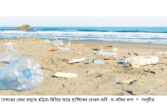 প্লাস্টিকে শ্বাসরুদ্ধ কক্সবাজার সমুদ্র সৈকত  