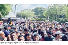 ছুটির দিনে জুলাই স্মৃতি জাদুঘরে ভিড়  
