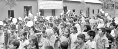 শিক্ষায় পিছিয়ে পড়ছে গ্রামের শিক্ষার্থীরা : উত্তরণের কিছু উপায়  
