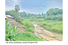 সর্তা খালের বিপজ্জনক বাঁকে বিলীন হচ্ছে বহু বসতভিটা  
