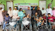 দর্শনায় প্রতিবন্ধীদের মাঝে এমপি রুহুল আমিনের হুইলচেয়ার বিতরণ