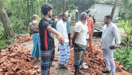 অবহেলিত সড়ক সংস্কারে এগিয়ে এলেন আব্দুল কাহার