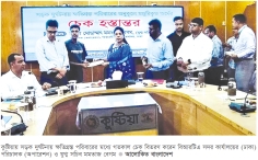 সড়ক দুর্ঘটনায় ক্ষতিগ্রস্ত পরিবারে চেক বিতরণ  